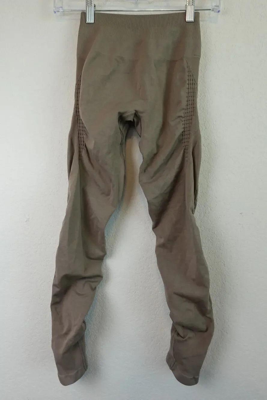Alphalete Amplify Contour Leggings - Taupe Scrunch Butt, Size Small